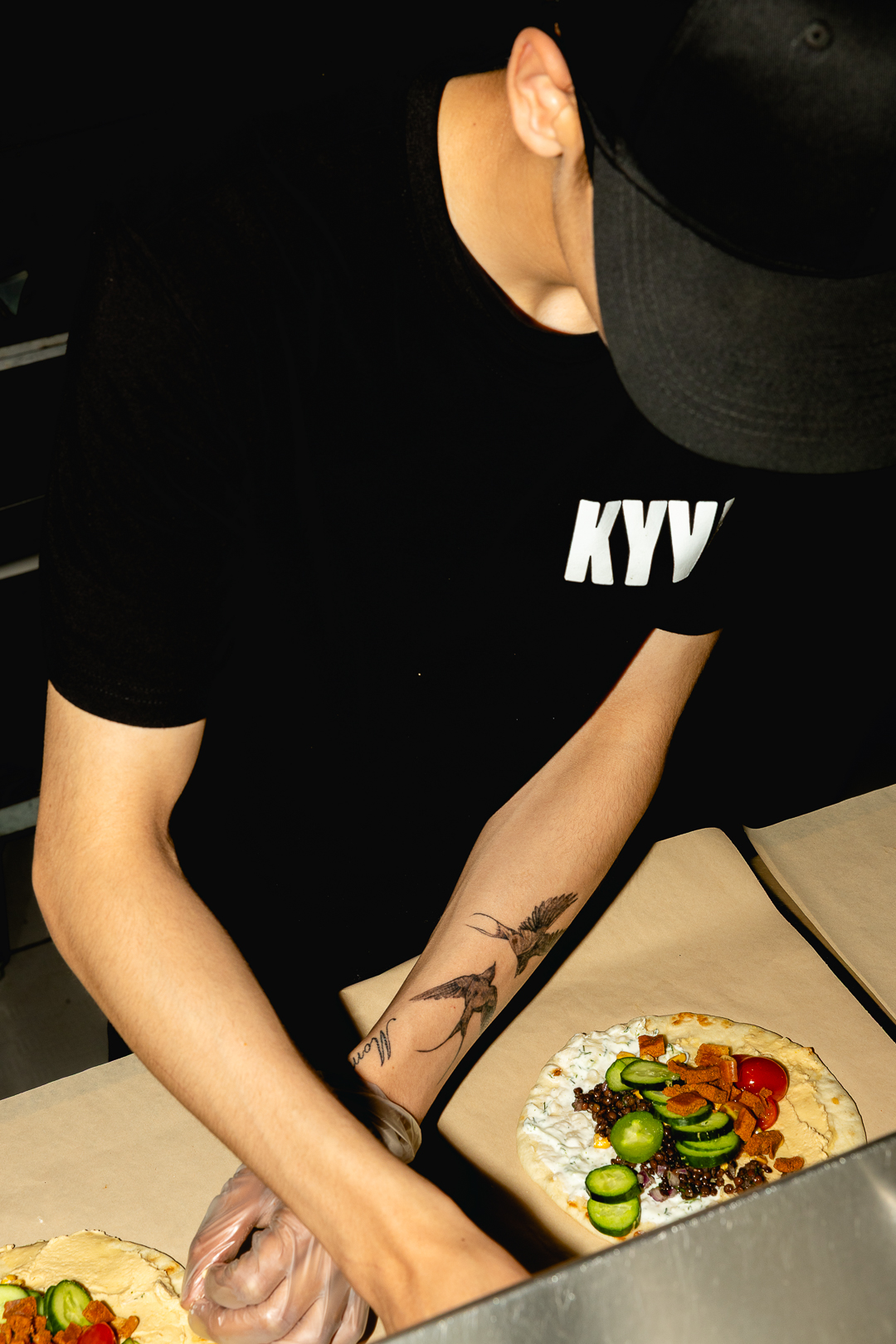 Chef preparando comida en KYVA